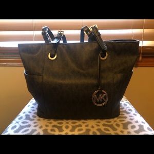 Black Michael Kors totes 24 hr sale will go up after 3/10